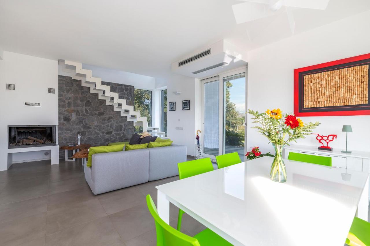 Design Villa In ปิเอดิมอนเต เอตเนโอ ภายนอก รูปภาพ
