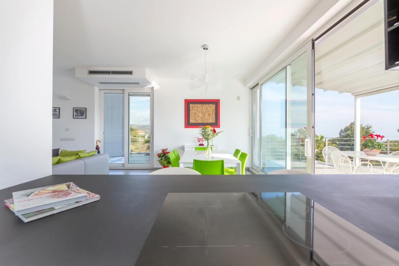 Design Villa In ปิเอดิมอนเต เอตเนโอ ภายนอก รูปภาพ