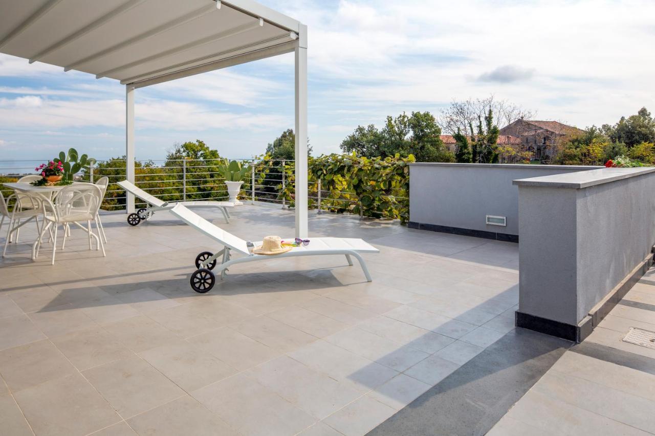 Design Villa In ปิเอดิมอนเต เอตเนโอ ภายนอก รูปภาพ