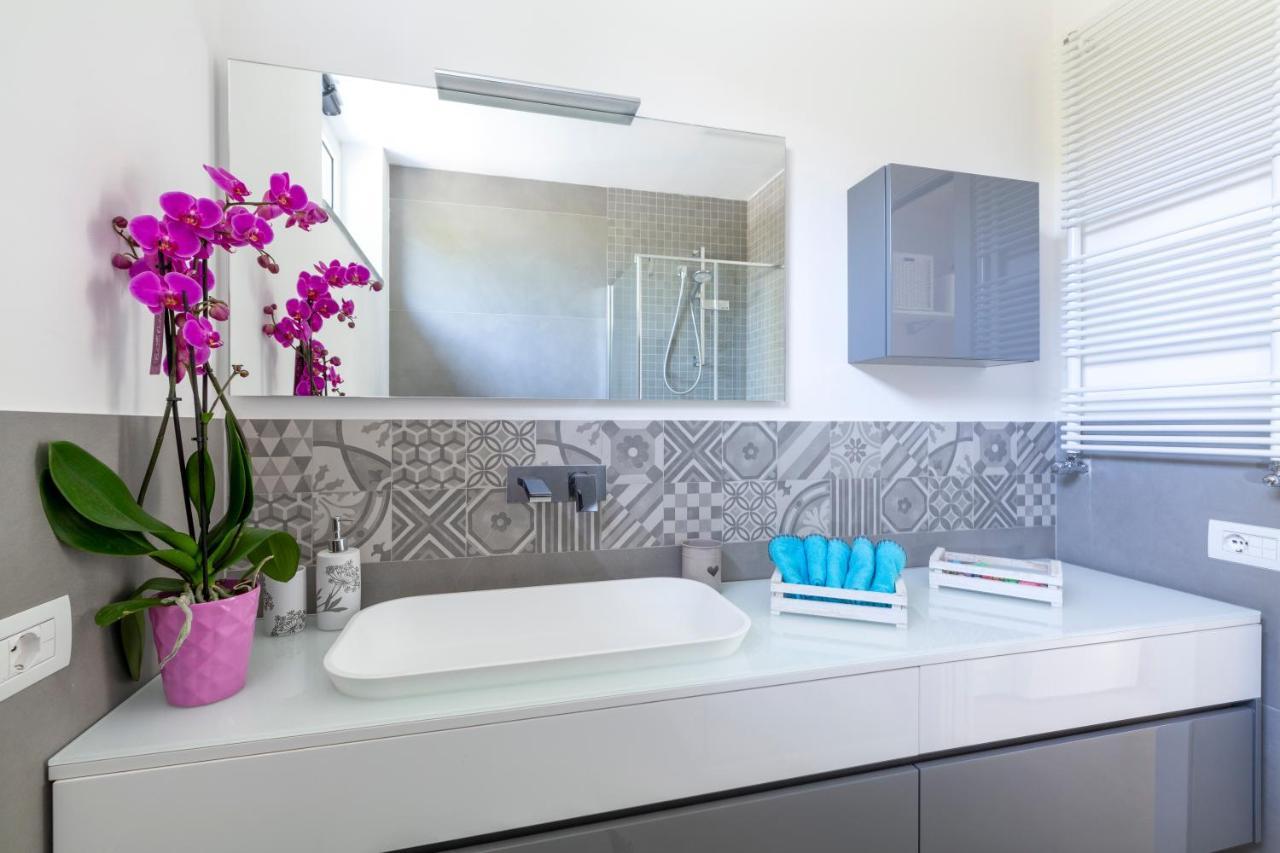 Design Villa In ปิเอดิมอนเต เอตเนโอ ภายนอก รูปภาพ