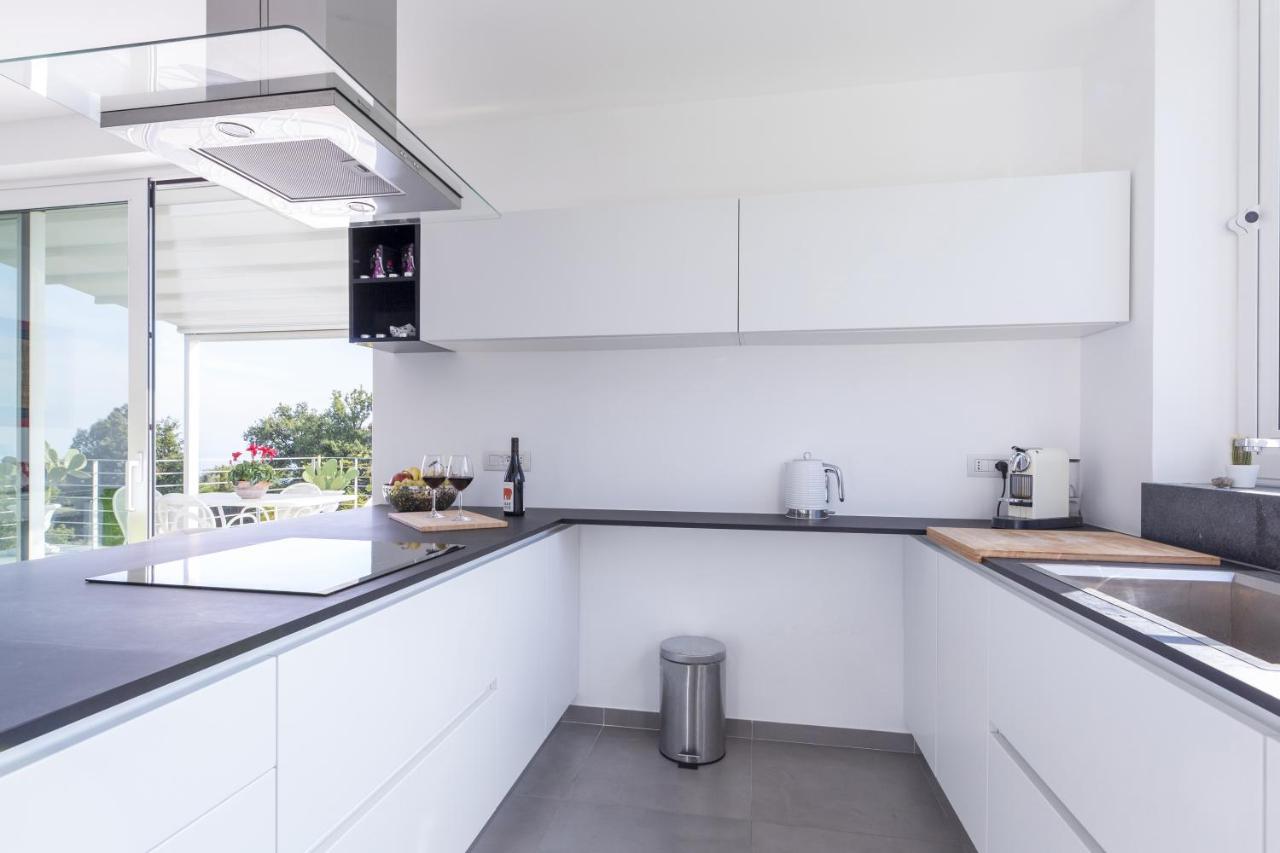 Design Villa In ปิเอดิมอนเต เอตเนโอ ภายนอก รูปภาพ