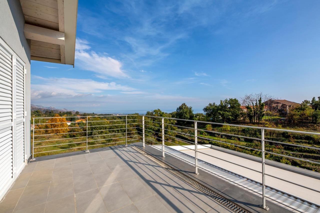 Design Villa In ปิเอดิมอนเต เอตเนโอ ภายนอก รูปภาพ